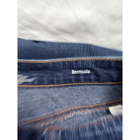 Gloria Vanderbilt All Around Slimming Effect Stretch Denim Bermuda Short 10 - Picture 8 of 9